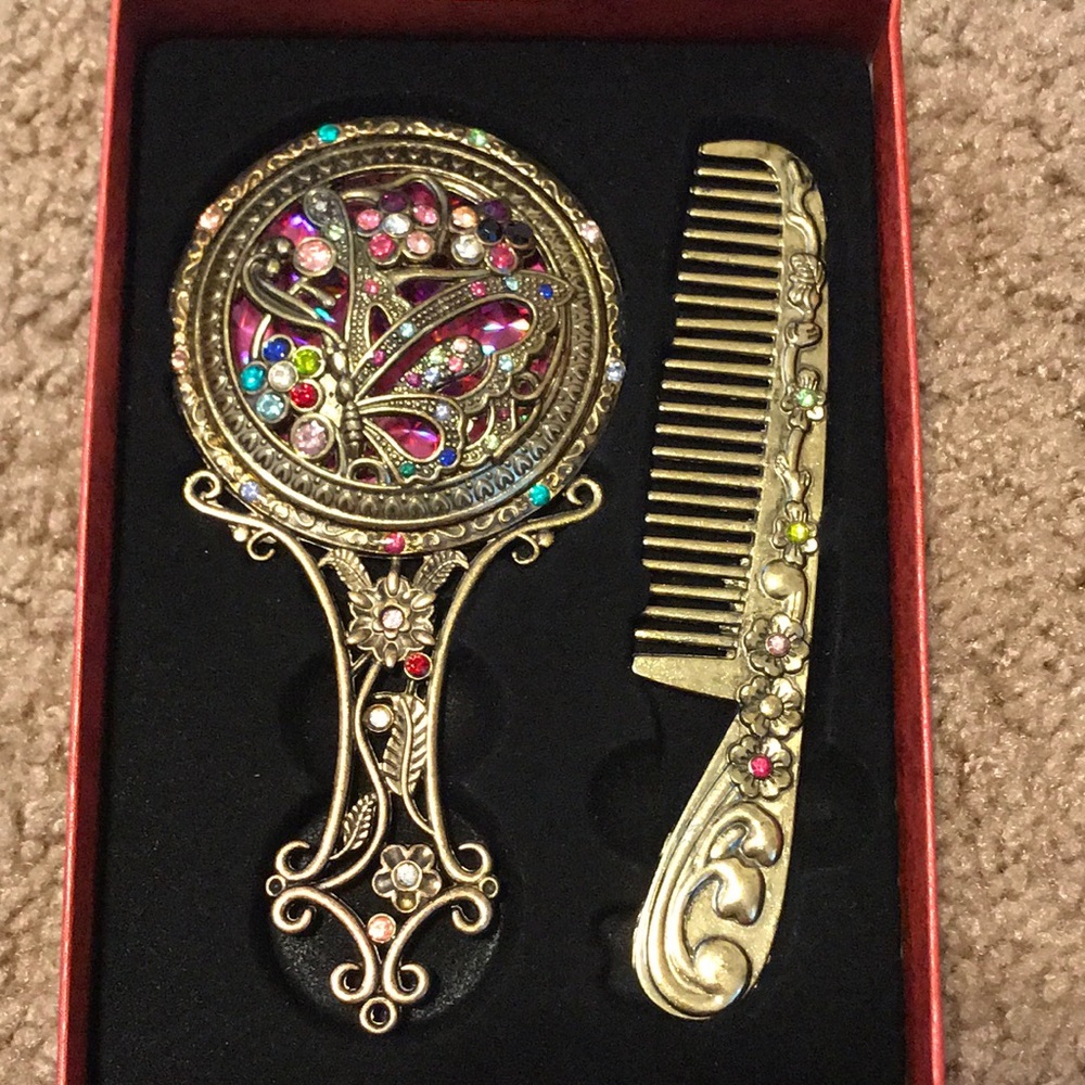 Sale only today 🛑Vintage style comb and mirror
